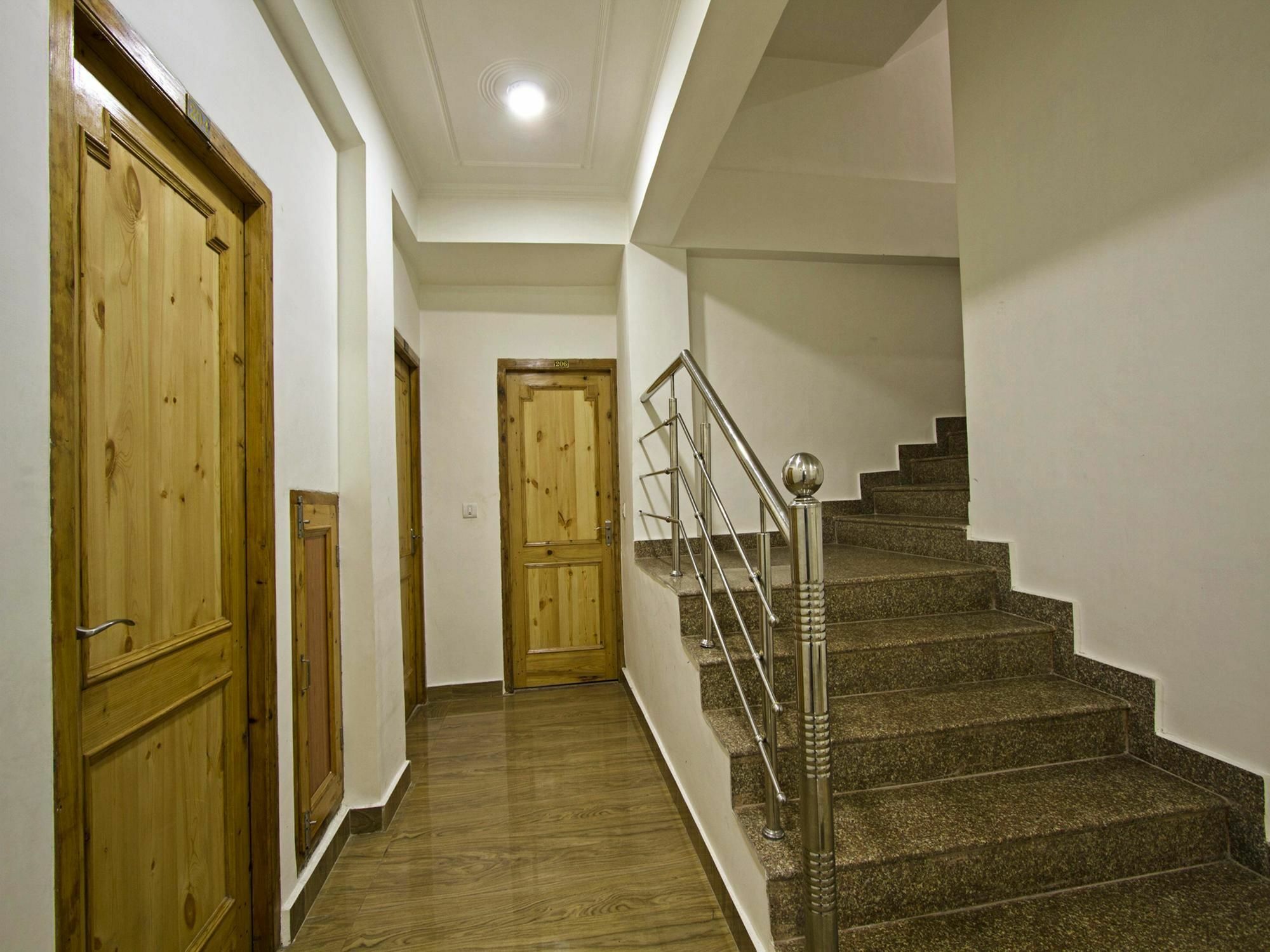 Flagship 4637 Hotel K Square Manāli Zewnętrze zdjęcie